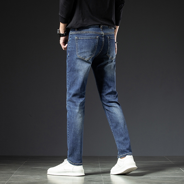 ブランドジーンズ着用イメージ